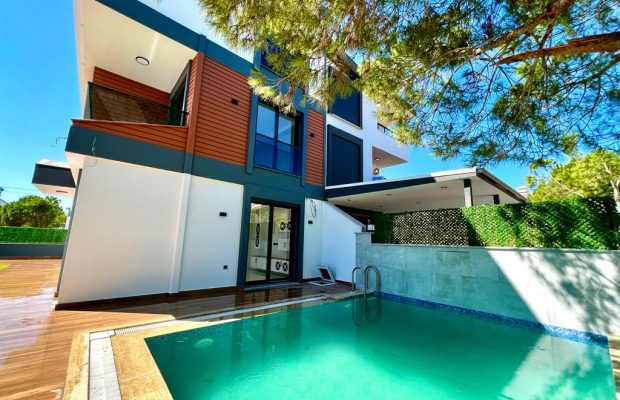 Luxury 4 bed Villa with Private Pool and Garden